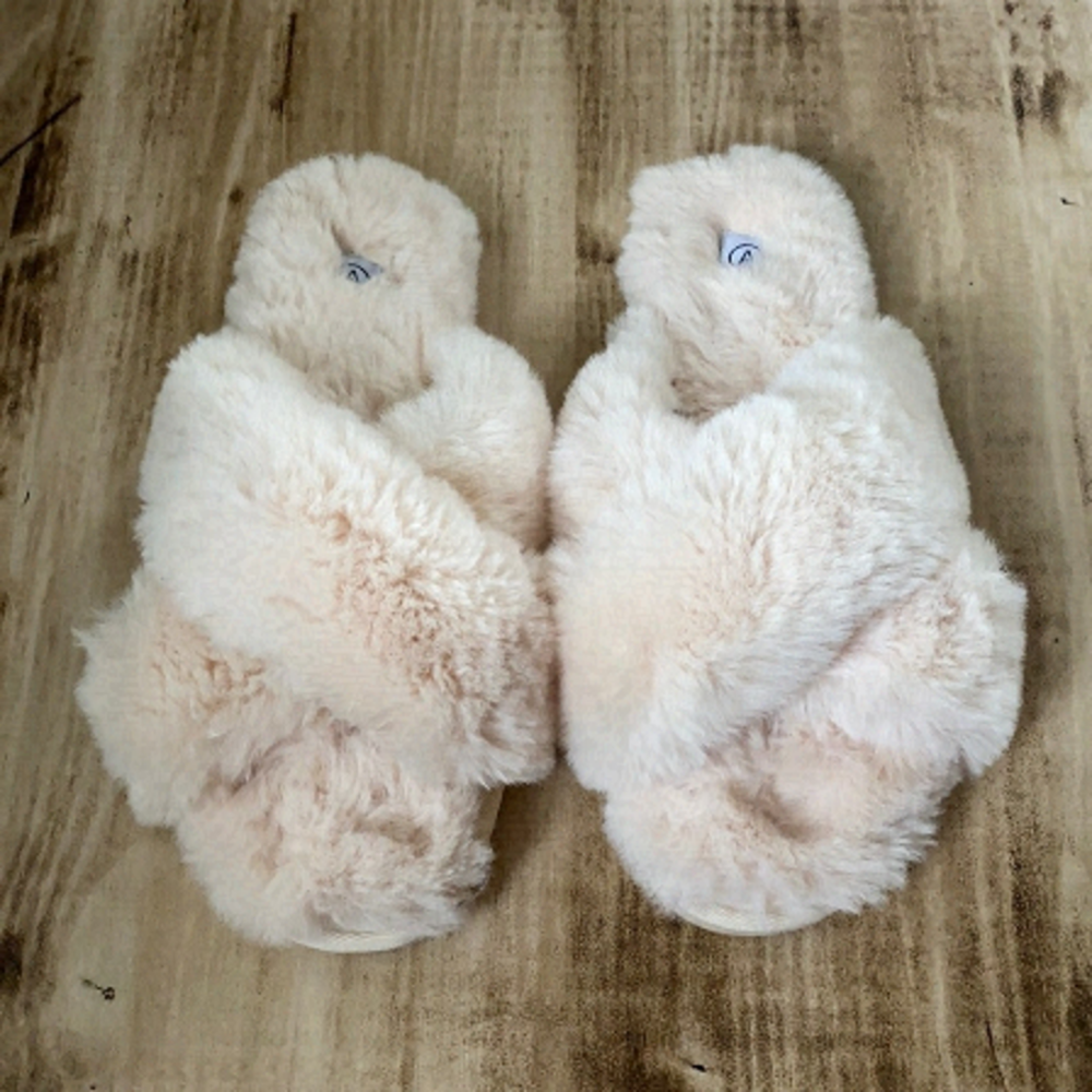 A MTL 1980 Cream Cross Band Fuzzy Slippers